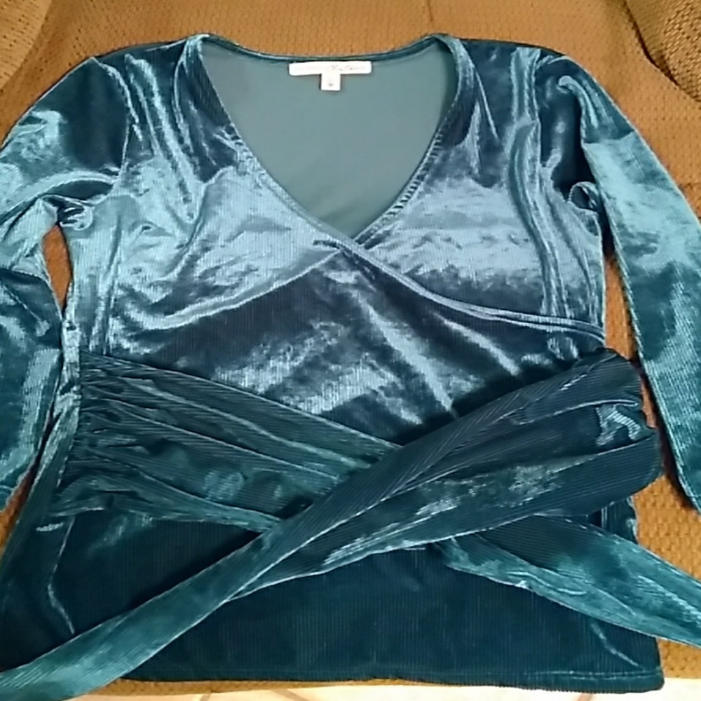 Long sleeve women's shirt